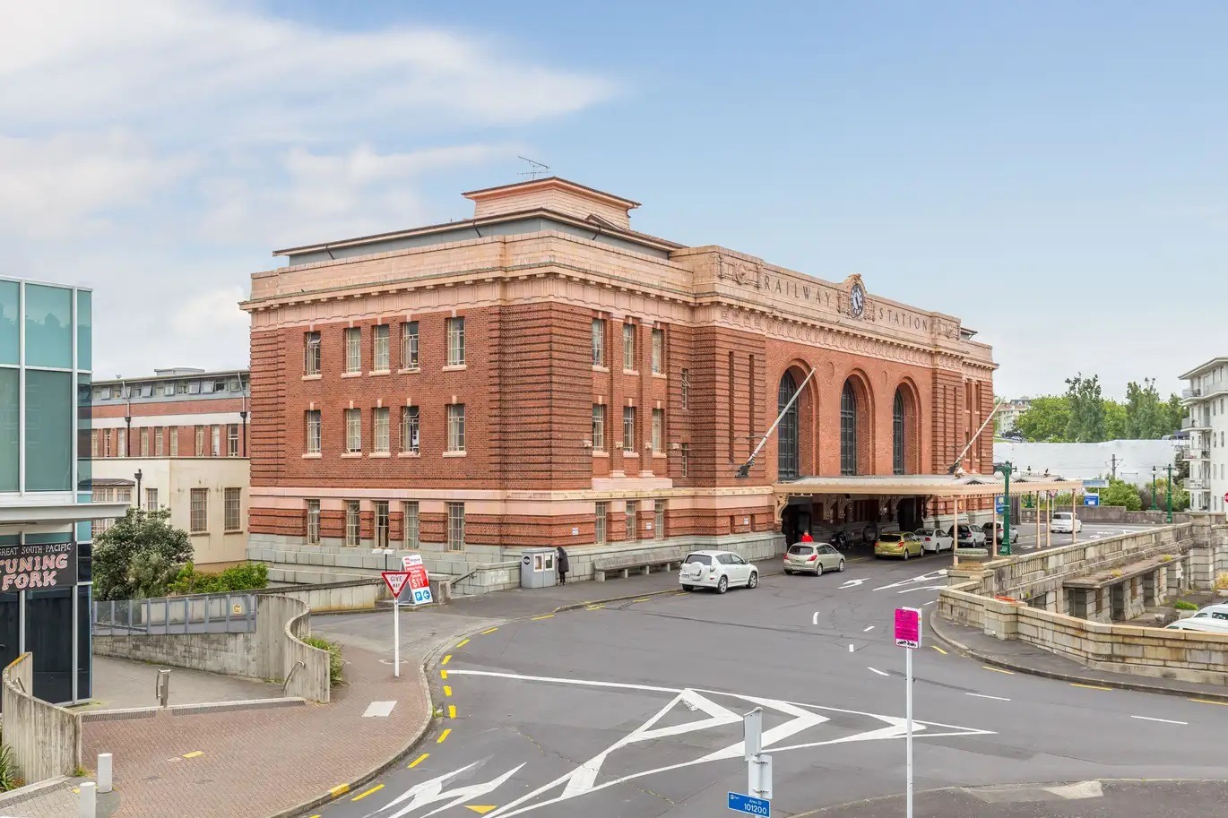 CITY CENTRE. 3 BEDROOM