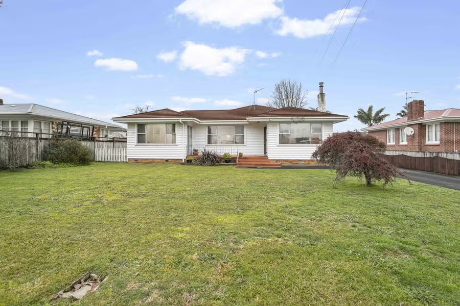 PAPAKURA, 3 BEDROOMS 